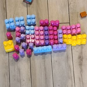 🍿 Megablocks 35 piece Building Block bundle🧋💫 🎠 🌸☃️🦋🐯🐠🍬